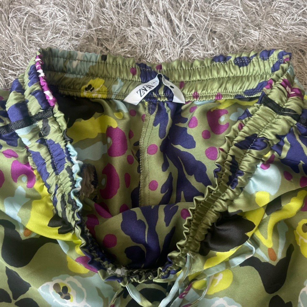 Zara Green Floral Stretch Waist with Drawstring Shorts Size Small - Picture 5 of 7